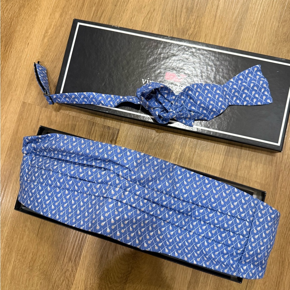 Vineyard Vines Men’s Cummerbund and Bow Tie Set